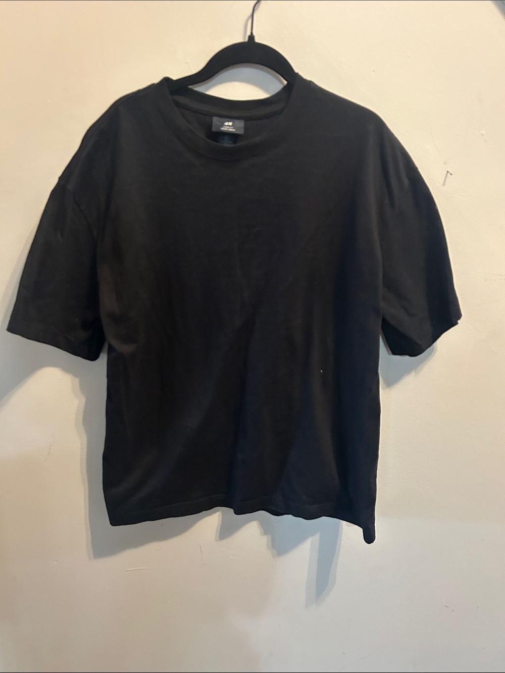 H&M Black Short Sleeve loose Fit (coupe Ample)